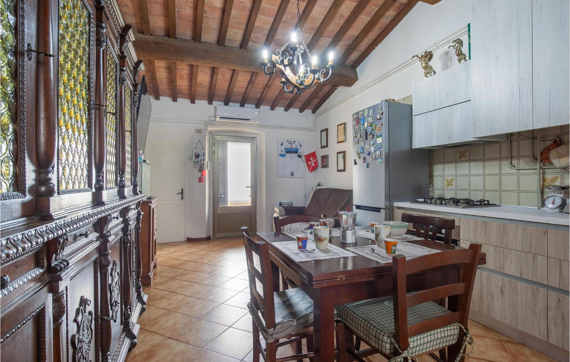 Awesome Home In Montefoscoli With Wifi エクステリア 写真